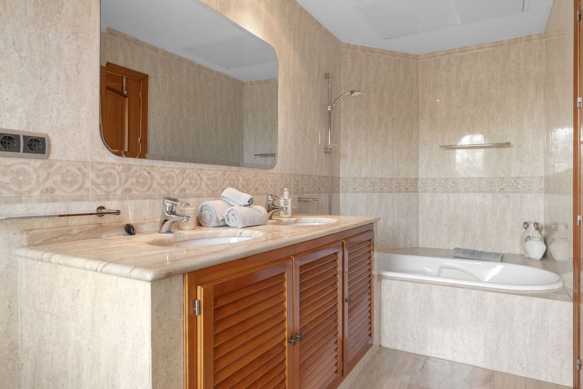 5 sypialnia Willa na sprzedaż w Benahavis z basenem garażem - 4 499 000 € (Ref: 9782153)