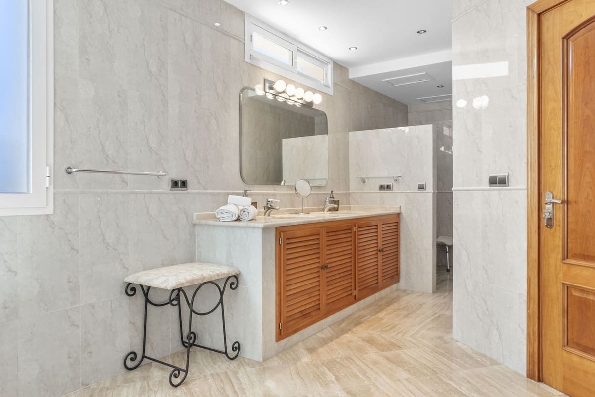5 sypialnia Willa na sprzedaż w Benahavis z basenem garażem - 4 499 000 € (Ref: 9782153)