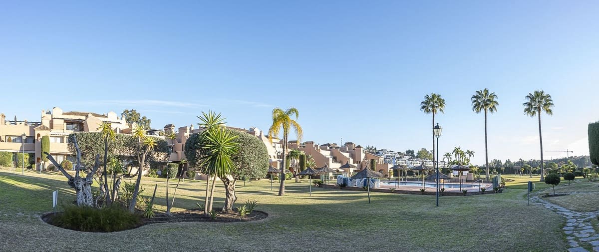 3 sypialnia Apartament na sprzedaż w Estepona z basenem - 798 000 € (Ref: 9782352)