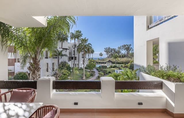 3 chambre Appartement à vendre à Estepona avec piscine garage - 1 895 000 € (Ref: 9787976)