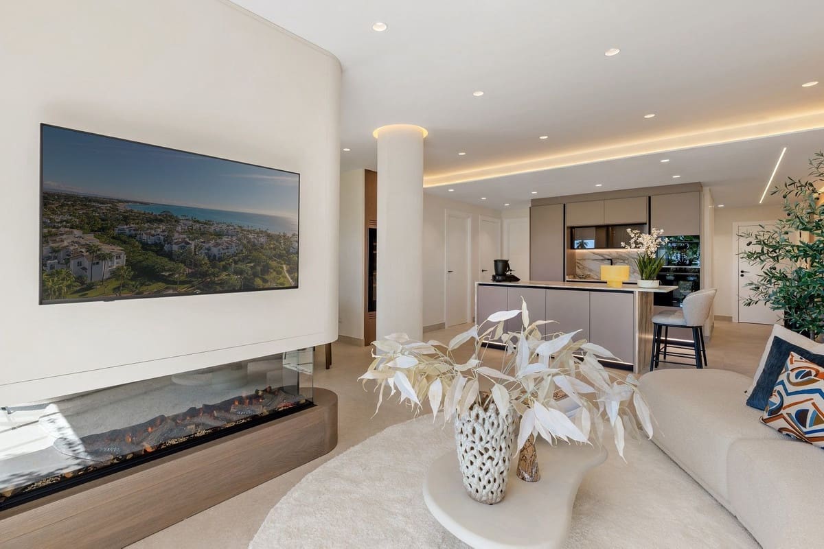 Apartamento de 3 habitaciones en Estepona en venta con piscina garaje - 1.495.000 € (Ref: 9802676)
