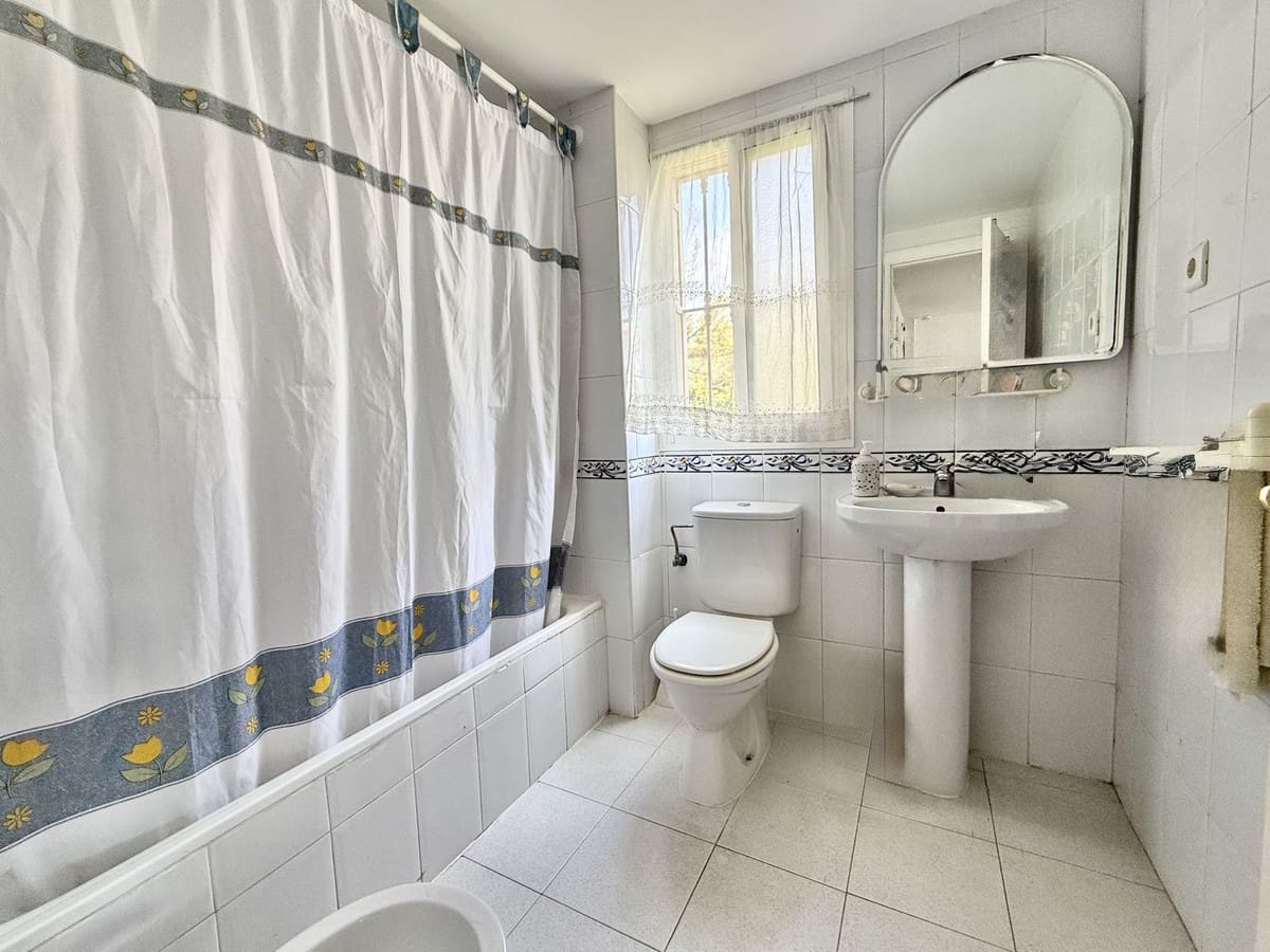3 bedroom Apartment for sale in Riviera del Sol with pool - € 299,995 (Ref: 9821593)
