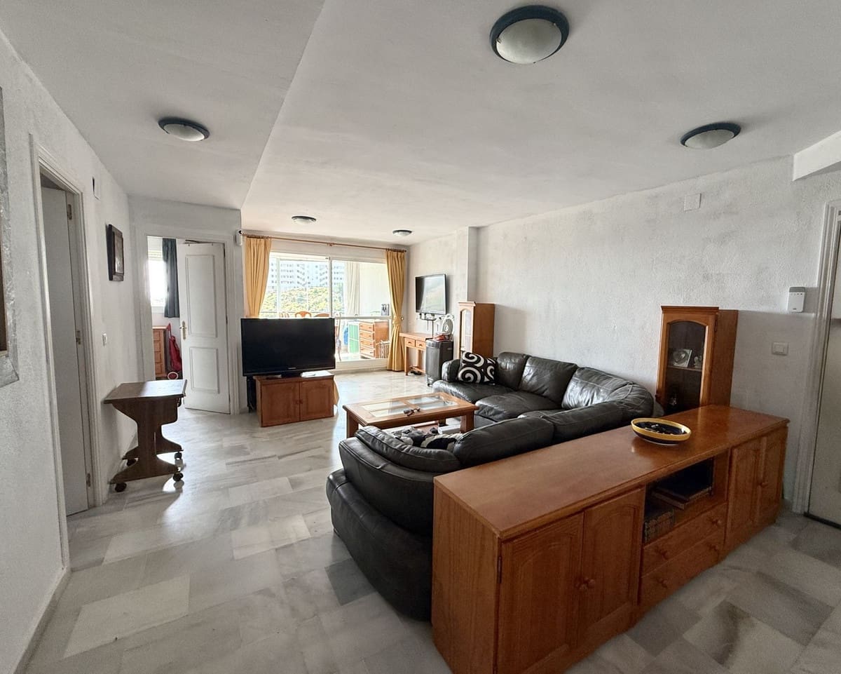 3 bedroom Apartment for sale in Riviera del Sol with pool - € 299,995 (Ref: 9821593)