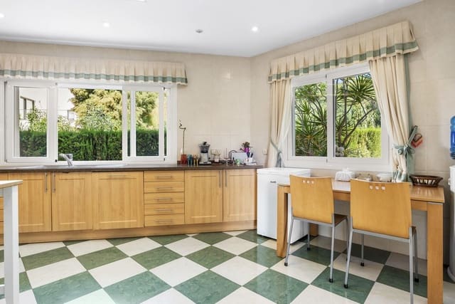 6 slaapkamer Villa te koop in Benahavís met zwembad garage - € 2.690.000 (Ref: 9828184)