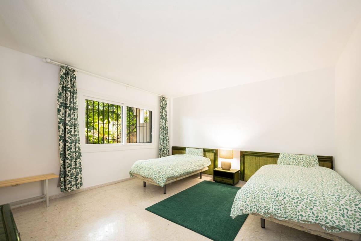 4 bedroom Villa for sale in Elviria with garage - € 850,000 (Ref: 9838292)