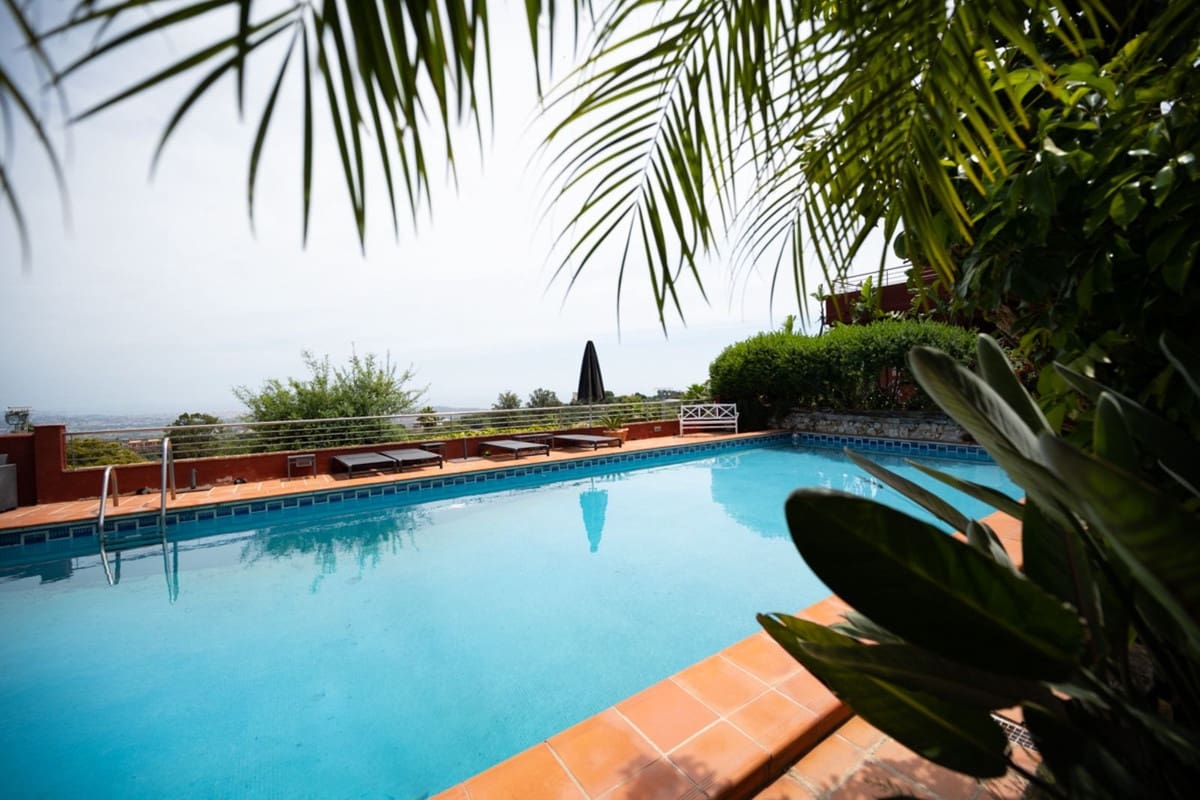 4 bedroom Villa for sale in Elviria with garage - € 850,000 (Ref: 9838292)