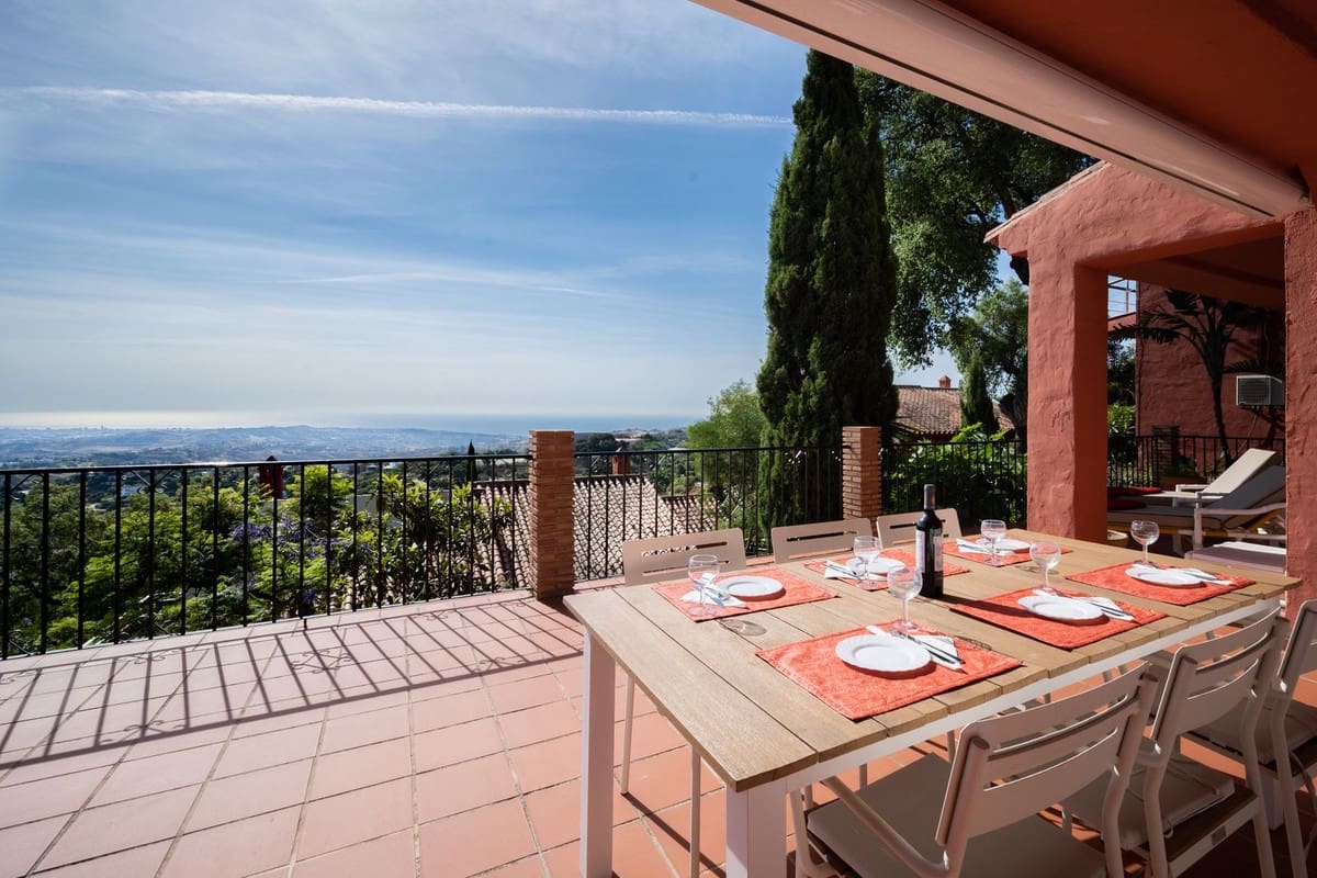 4 bedroom Villa for sale in Elviria with garage - € 850,000 (Ref: 9838292)