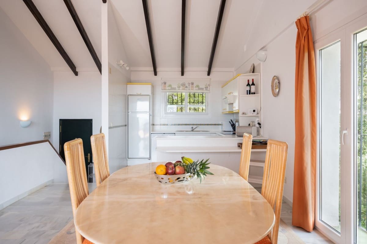 4 bedroom Villa for sale in Elviria with garage - € 850,000 (Ref: 9838292)