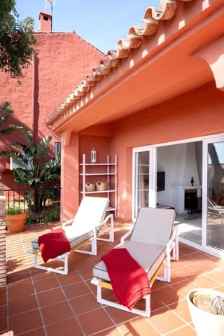 4 quarto Moradia para venda em Elviria, Marbella com garagem - 850 000 € (Ref: 9838292)