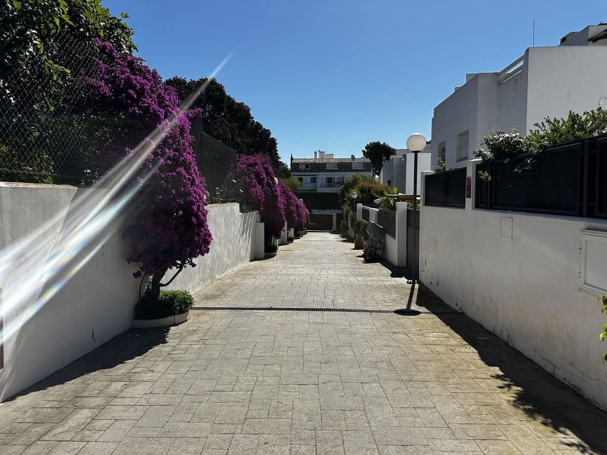 3 bedroom Townhouse for sale in Marbella with pool - € 789,000 (Ref: 9861531)