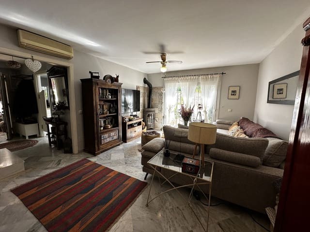 3 Zimmer Haus zu verkaufen in Marbella mit Pool - 789.000 € (Ref: 9861531)