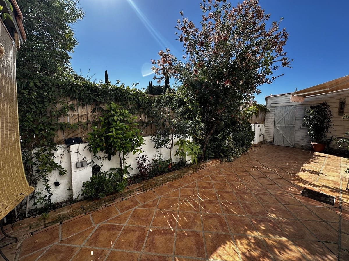 3 bedroom Townhouse for sale in Marbella with pool - € 789,000 (Ref: 9861531)