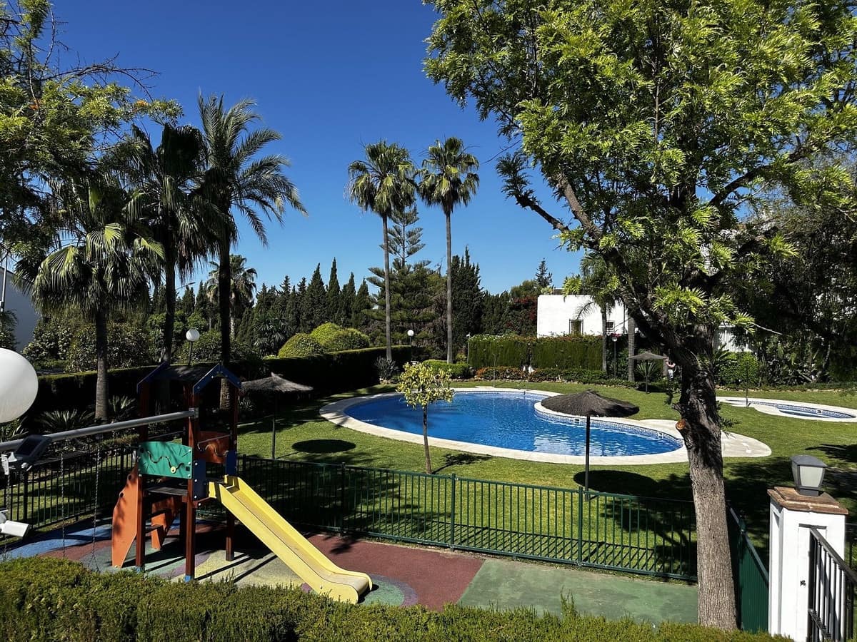 3 bedroom Townhouse for sale in Marbella with pool - € 789,000 (Ref: 9861531)