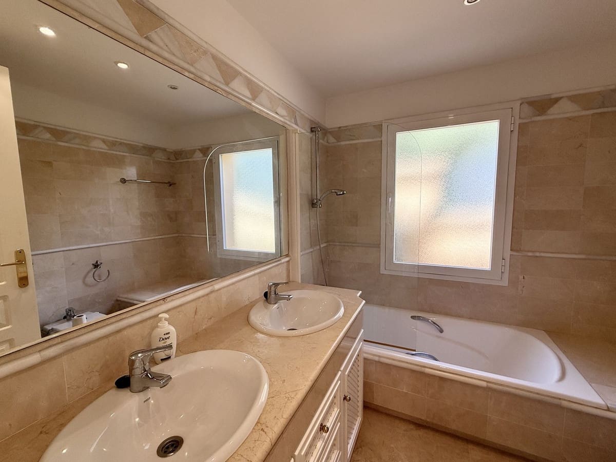 3 soveværelse Penthouse til salg i Rio Real med swimmingpool garage - € 749.000 (Ref: 9891066)