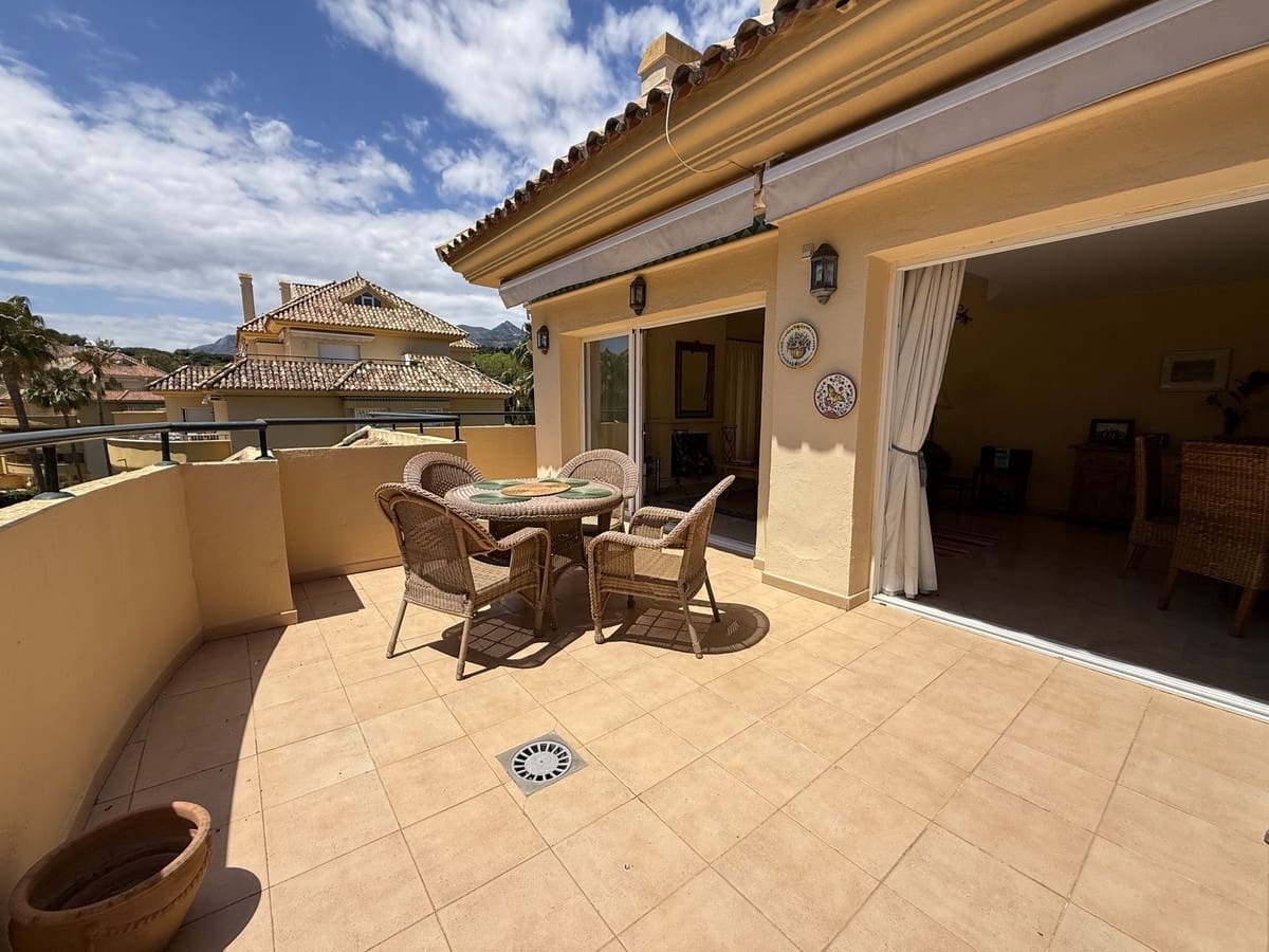 3 soveværelse Penthouse til salg i Rio Real med swimmingpool garage - € 749.000 (Ref: 9891066)