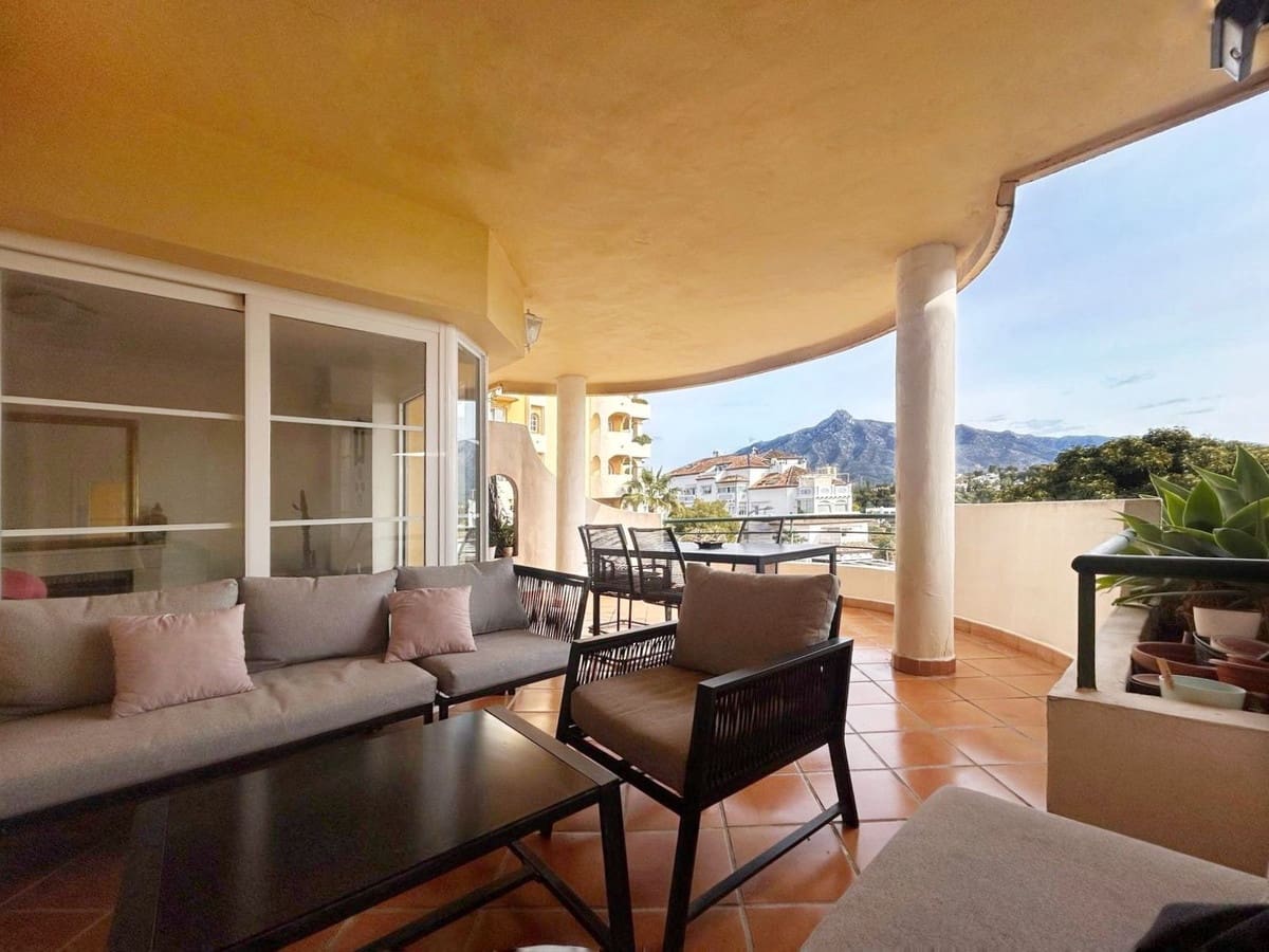 2 Zimmer Apartment zu verkaufen in Nueva Andalucia mit Pool Garage - 460.000 € (Ref: 9891490)