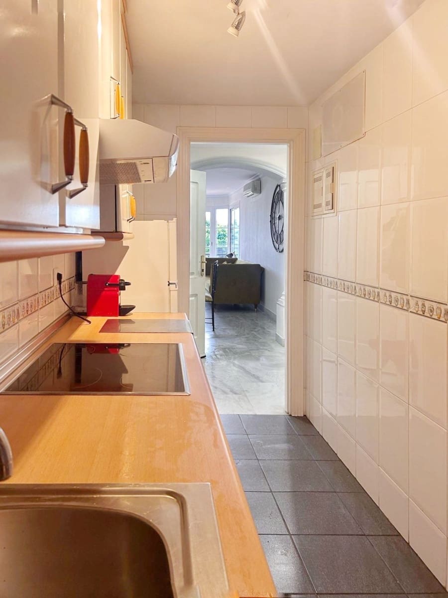 2 Zimmer Apartment zu verkaufen in Nueva Andalucia mit Pool Garage - 460.000 € (Ref: 9891490)