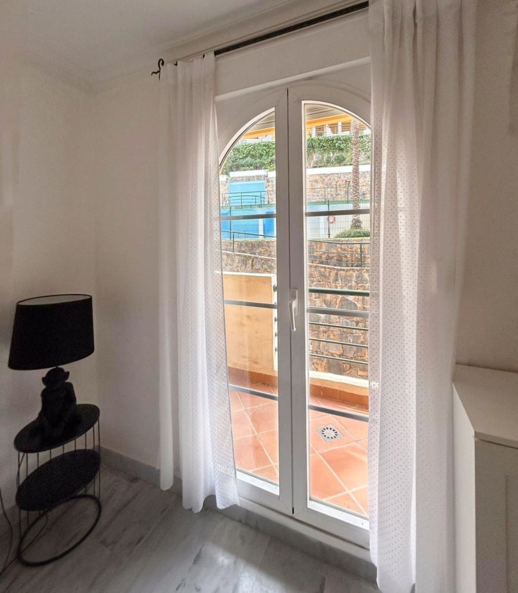2 Zimmer Apartment zu verkaufen in Nueva Andalucia mit Pool Garage - 460.000 € (Ref: 9891490)