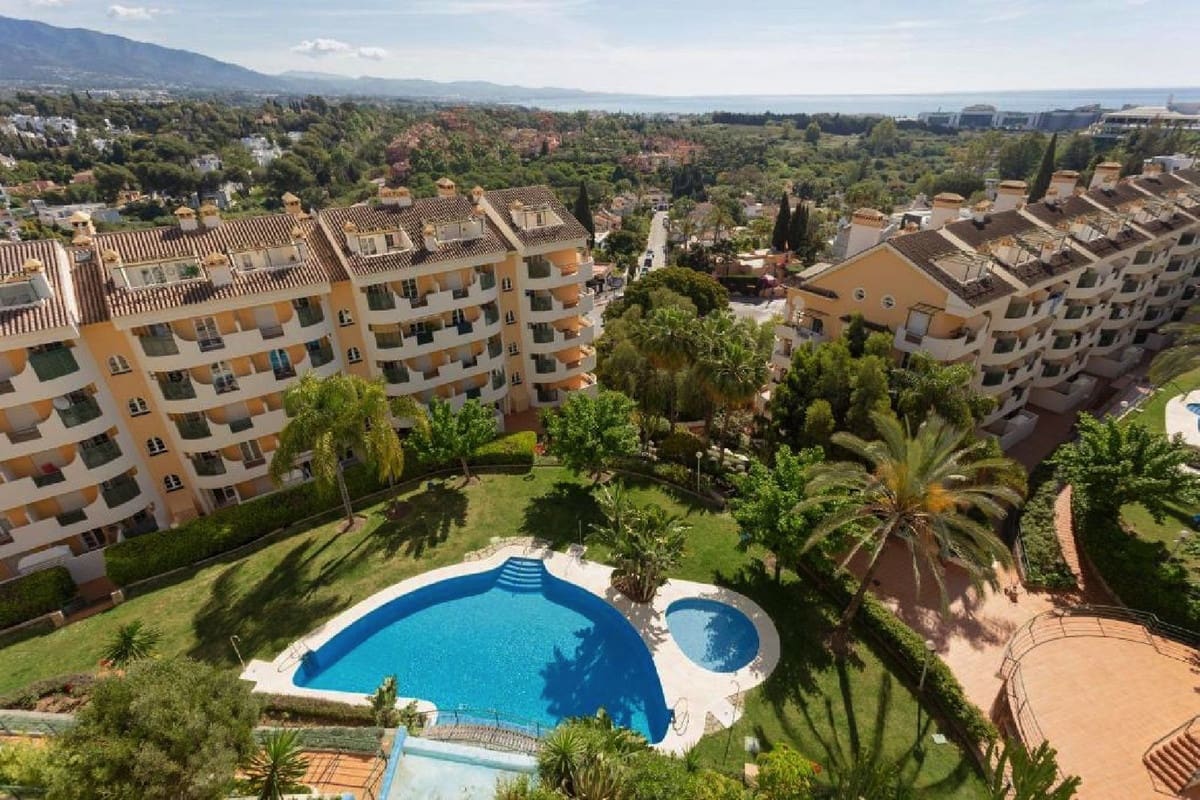 2 Zimmer Apartment zu verkaufen in Nueva Andalucia mit Pool Garage - 460.000 € (Ref: 9891490)