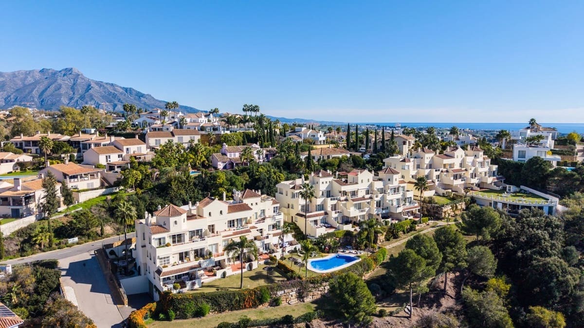 4 Zimmer Apartment zu verkaufen in Benahavis mit Pool Garage - 529.000 € (Ref: 9906826)