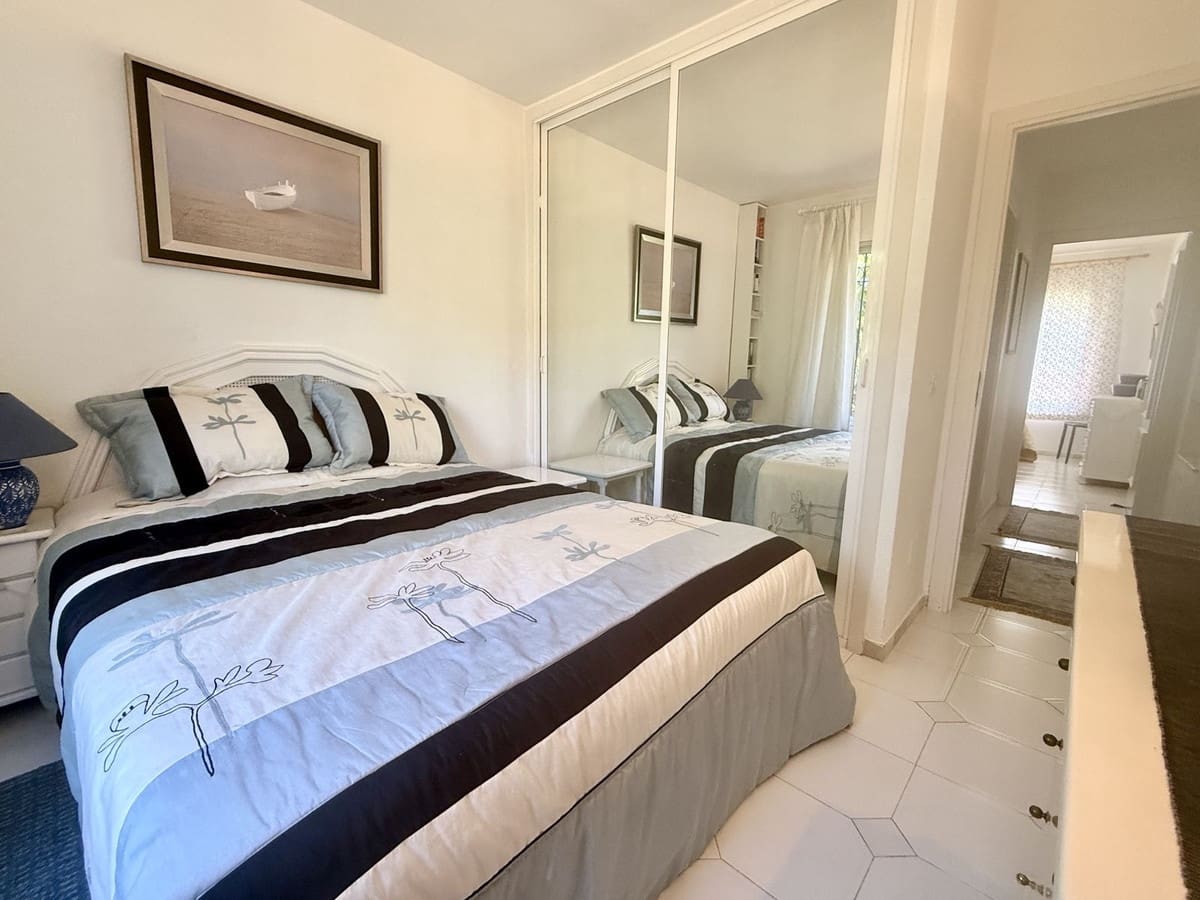 2 soverom Leilighet til salgs i Malaga by med svømmebasseng garasje - € 365 000 (Ref: 9911854)