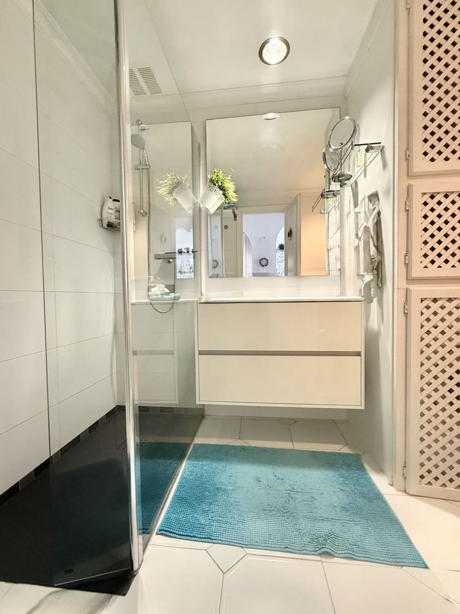 2 soverom Leilighet til salgs i Malaga by med svømmebasseng garasje - € 365 000 (Ref: 9911854)