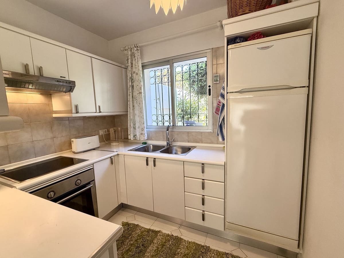 2 soverom Leilighet til salgs i Malaga by med svømmebasseng garasje - € 365 000 (Ref: 9911854)