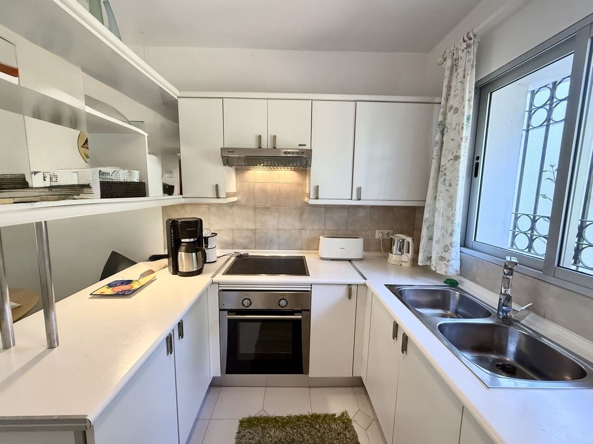 2 soverom Leilighet til salgs i Malaga by med svømmebasseng garasje - € 365 000 (Ref: 9911854)