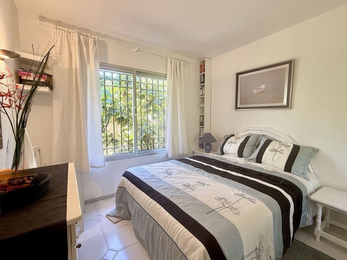 2 soverom Leilighet til salgs i Malaga by med svømmebasseng garasje - € 365 000 (Ref: 9911854)