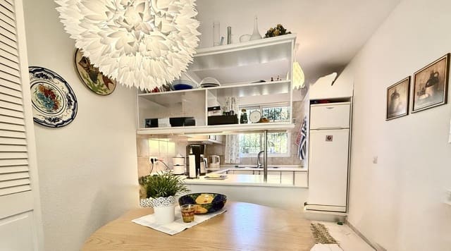 2 soverom Leilighet til salgs i Miraflores, Málaga by med svømmebasseng garasje - € 365 000 (Ref: 9911854)