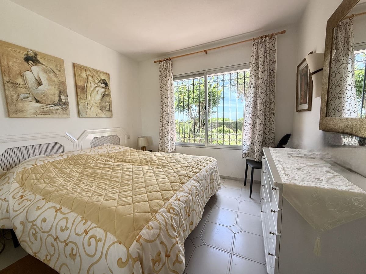 2 soverom Leilighet til salgs i Malaga by med svømmebasseng garasje - € 365 000 (Ref: 9911854)
