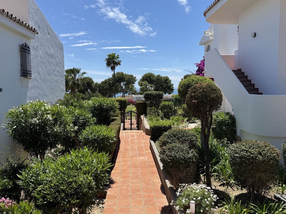 2 soverom Leilighet til salgs i Malaga by med svømmebasseng garasje - € 365 000 (Ref: 9911854)