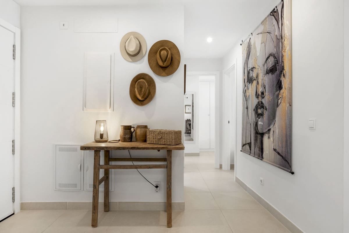 2 soverom Leilighet til salgs i Estepona med svømmebasseng garasje - € 495 000 (Ref: 9919209)
