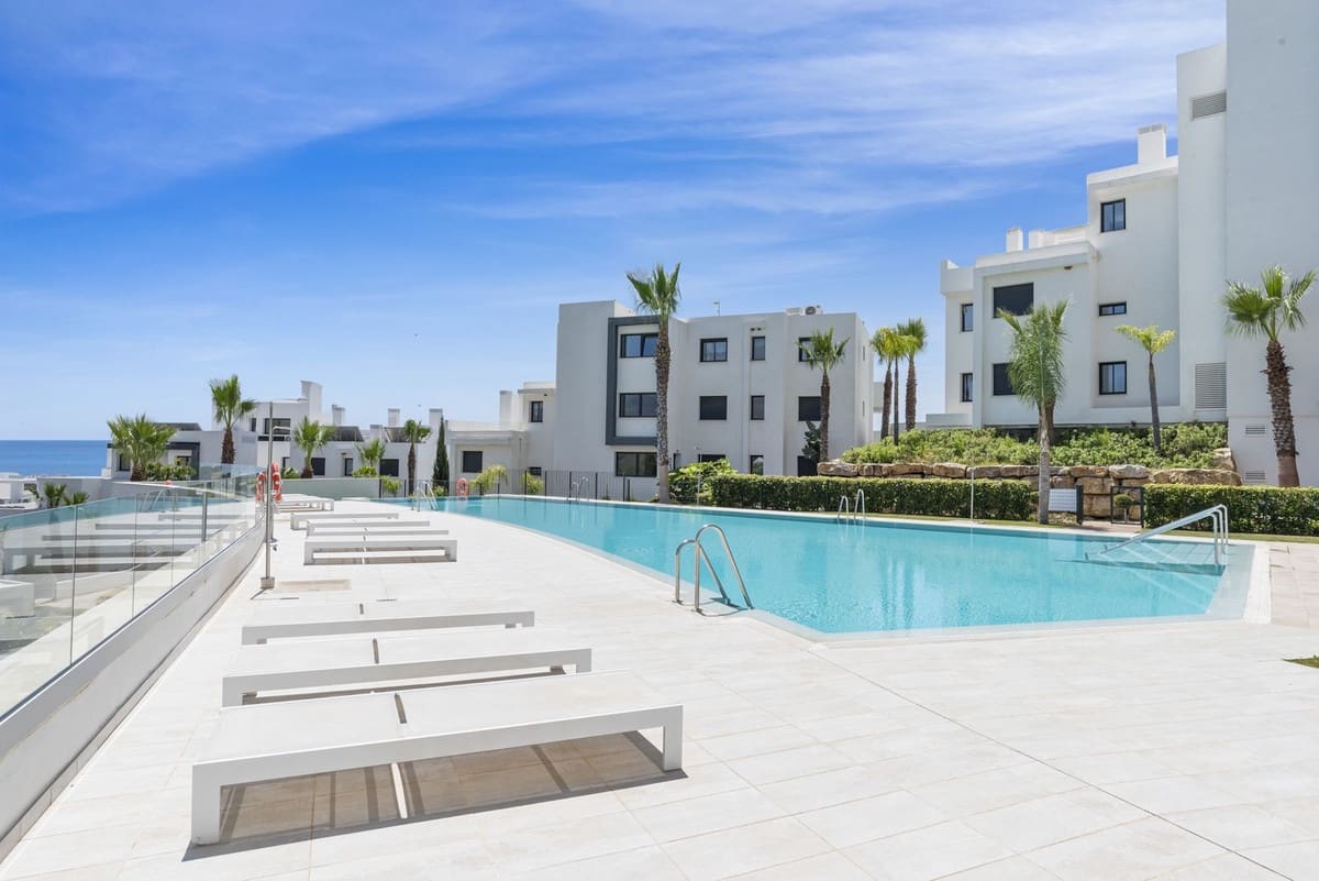 2 soverom Leilighet til salgs i Estepona med svømmebasseng garasje - € 495 000 (Ref: 9919209)