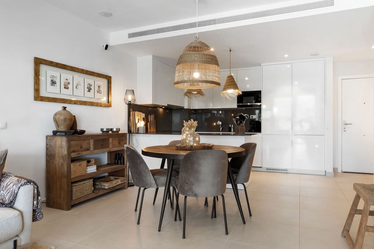 2 soverom Leilighet til salgs i Estepona med svømmebasseng garasje - € 495 000 (Ref: 9919209)