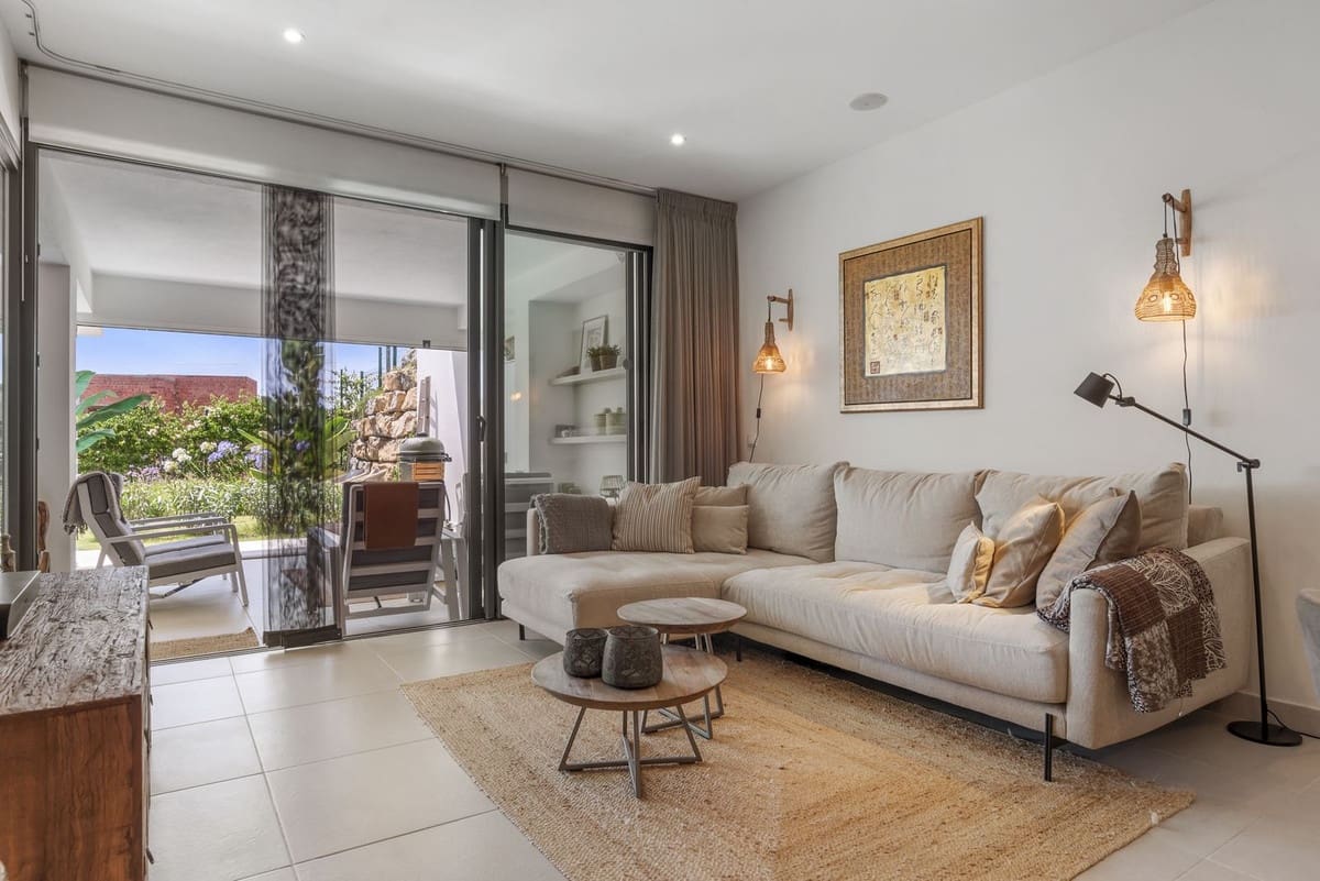 2 soverom Leilighet til salgs i Estepona med svømmebasseng garasje - € 495 000 (Ref: 9919209)