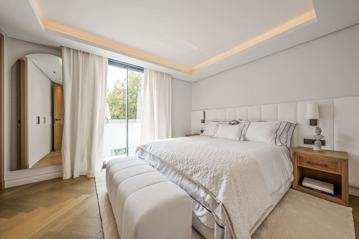 5 makuuhuone Huvila myytävänä paikassa Nueva Andalucia mukana uima-altaan - 7 800 000 € (Ref: 9964432)