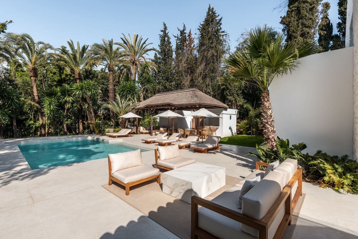 5 makuuhuone Huvila myytävänä paikassa Nueva Andalucia mukana uima-altaan - 7 800 000 € (Ref: 9964432)