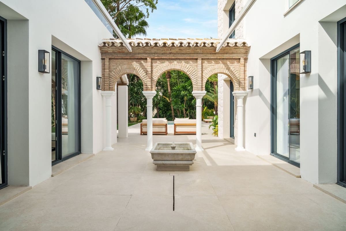 5 makuuhuone Huvila myytävänä paikassa Nueva Andalucia mukana uima-altaan - 7 800 000 € (Ref: 9964432)