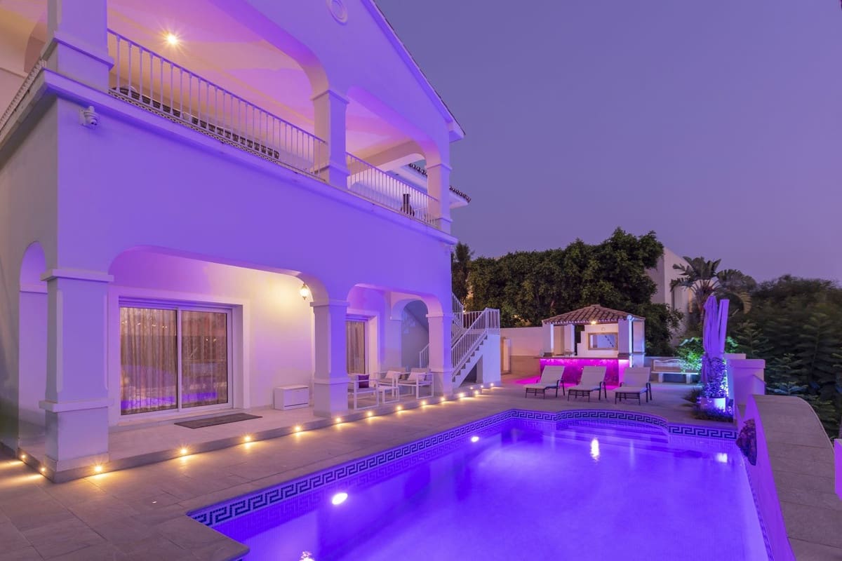 5 bedroom Villa for sale in Benahavis - € 2,295,000 (Ref: 9968859)