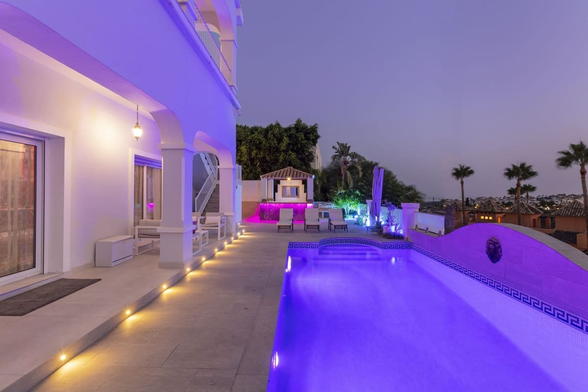 5 bedroom Villa for sale in Benahavis - € 2,295,000 (Ref: 9968859)