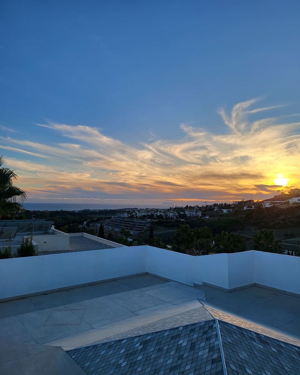 5 bedroom Villa for sale in Benahavis - € 2,295,000 (Ref: 9968859)