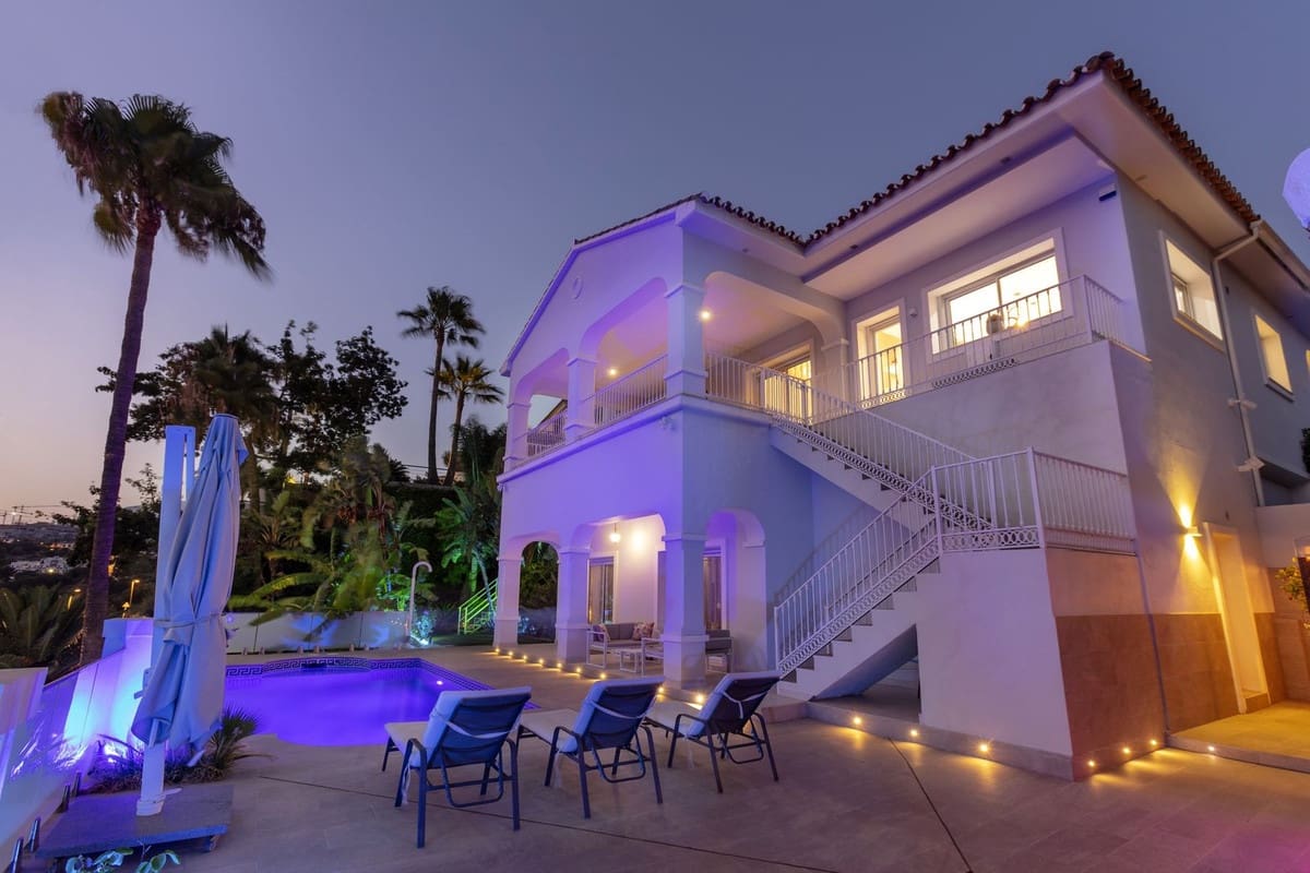 5 bedroom Villa for sale in Benahavis - € 2,295,000 (Ref: 9968859)