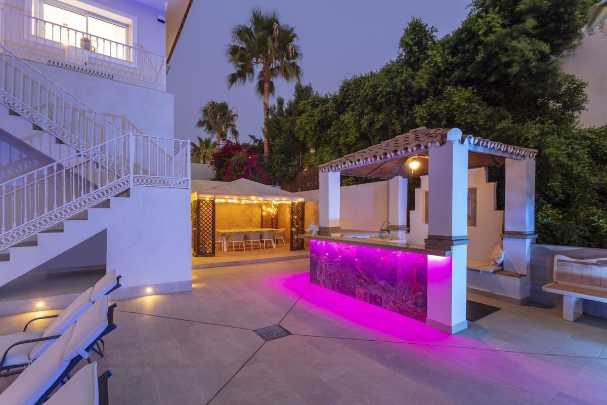 5 bedroom Villa for sale in Benahavis - € 2,295,000 (Ref: 9968859)
