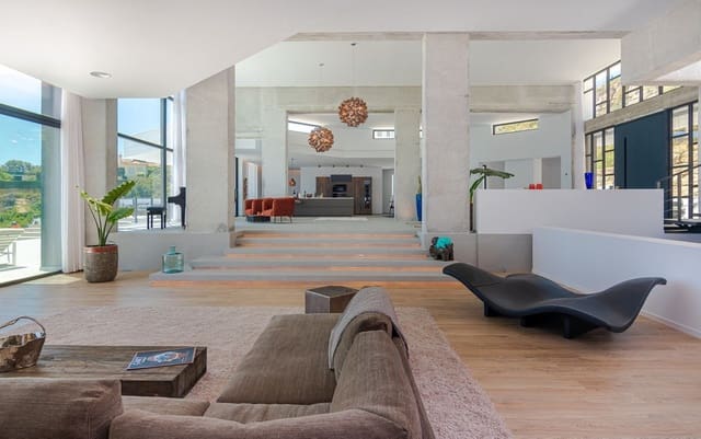 6 bedroom Villa for sale in Benahavís with pool - € 8,395,000 (Ref: 9969082)