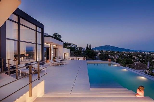 6 bedroom Villa for sale in Benahavís with pool - € 8,395,000 (Ref: 9969082)