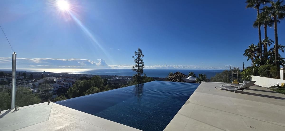 4 bedroom Villa for sale in Los Monteros with pool - € 3,995,000 (Ref: 9973836)