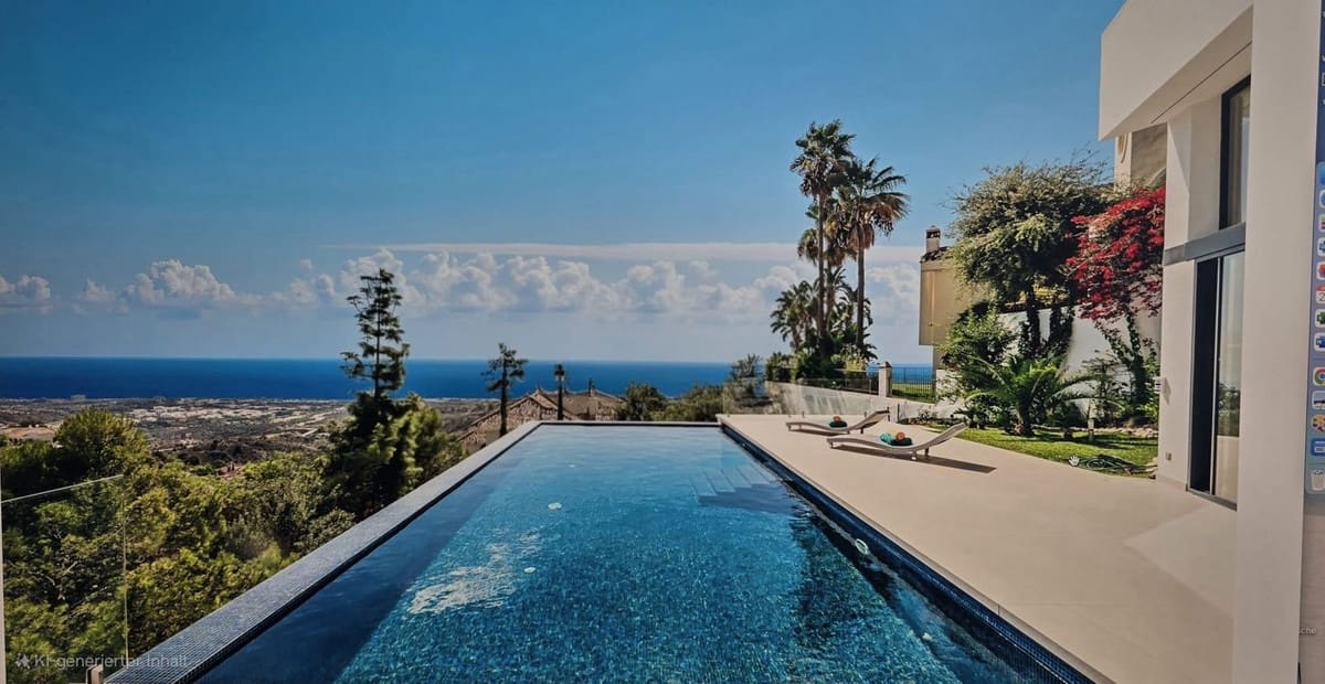4 bedroom Villa for sale in Los Monteros with pool - € 3,995,000 (Ref: 9973836)