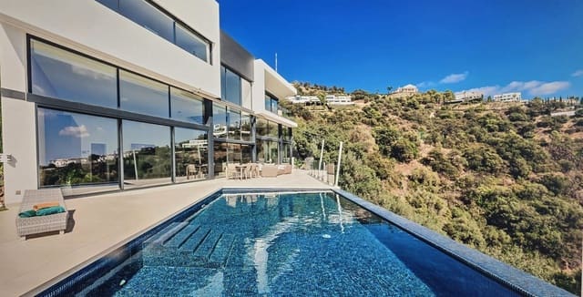 4 slaapkamer Villa te koop in Los Monteros, Marbella met zwembad - € 3.995.000 (Ref: 9973836)