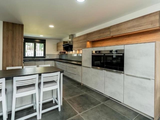 6 soveværelse Villa til salg i Nueva Andalucia, Marbella med swimmingpool - € 4.637.000 (Ref: 9983775)